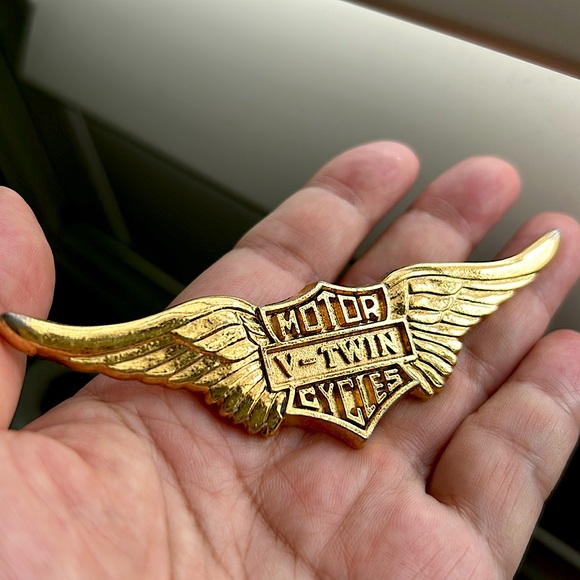 🖤Harley Davidson V-Twin Series emblem repurposed brooch - Picture 1 of 13